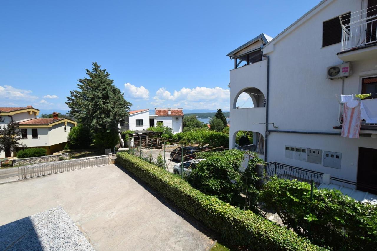 Apartments Gabrijel Malinska Exteriör bild