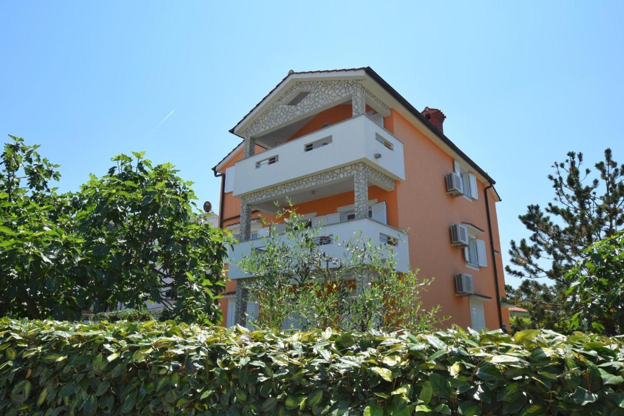 Apartments Gabrijel Malinska Exteriör bild